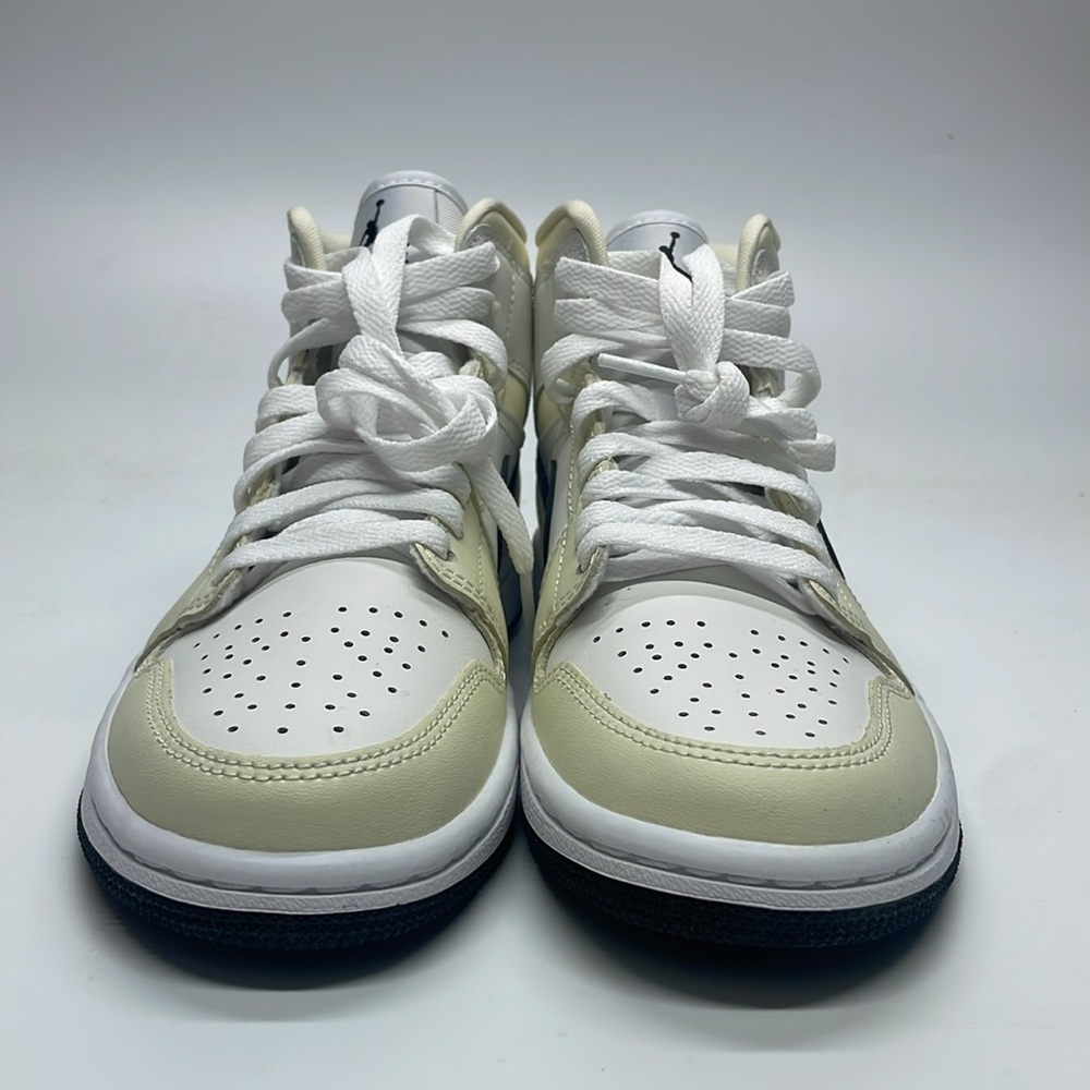 Women’s air Jordan 1 mid Black/White BQ6472-121 NWOB - Picture 3 of 5